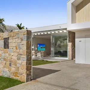 https://key-court-17.queenslandhotels.net