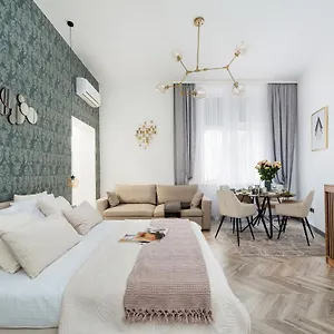 https://golden-apartment-by-loft-affair.krakowhotelspoland.com